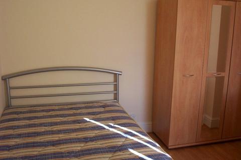 5 bedroom terraced house to rent, Acomb Street Hulme, Manchester. M15 6FQ.