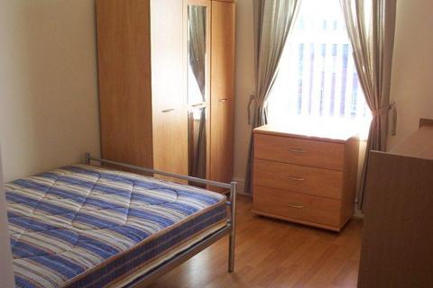 5 bedroom terraced house to rent, Acomb Street Hulme, Manchester. M15 6FQ.