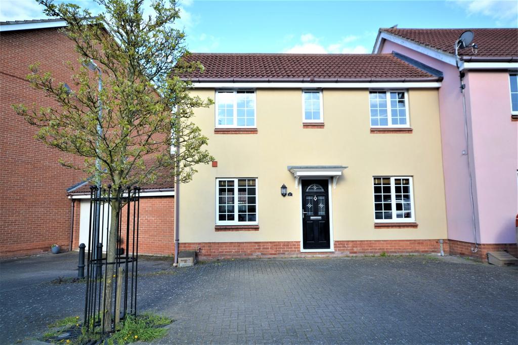 Braiding Crescent, Braintree, Essex, CM7 3 bed end of terrace house £