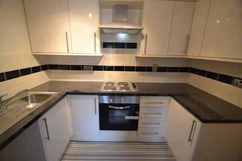 3 bedroom flat to rent, 318 Stretford Road, Hulme, Manchester. M15 5TP