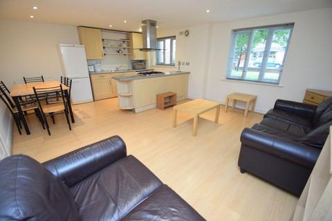 2 bedroom apartment to rent, Stretford Road, Hulme,  Manchester. M15 5JH