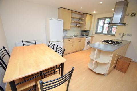 2 bedroom apartment to rent, Stretford Road, Hulme,  Manchester. M15 5JH