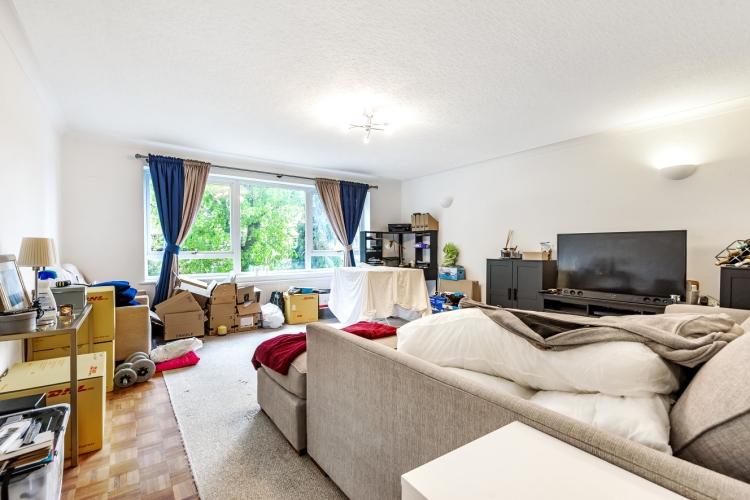 Crescent Road Beckenham BR3 2 bed flat £1,500 pcm (£346 pw)