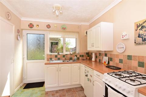 18 Clifton Close, Rochester, ME2 2HG