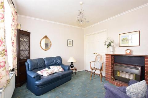 18 Clifton Close, Rochester, ME2 2HG