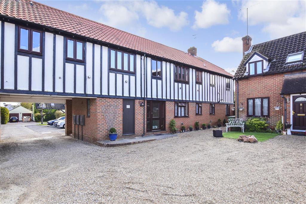 Tudor Court, Noak Bridge, Basildon, Essex 2 bed ground floor flat £