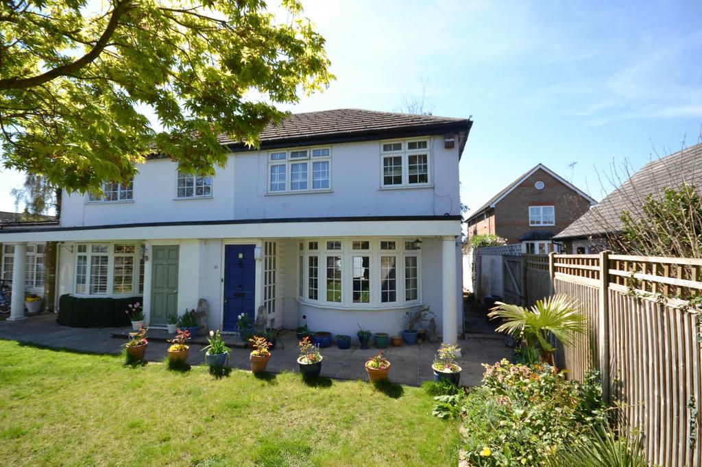 Winterdown Road, Esher, KT10 3 bed semidetached house £750,000