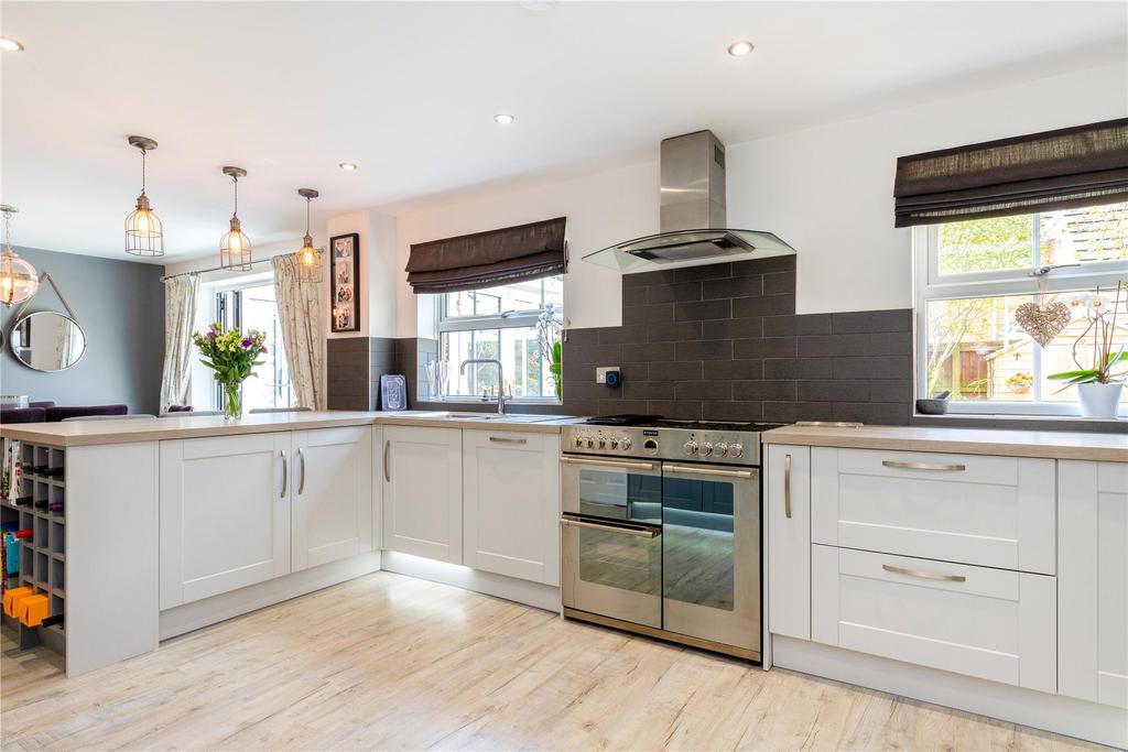 Dunford Place, Binfield, Bracknell, Berkshire, RG42 4 bed detached