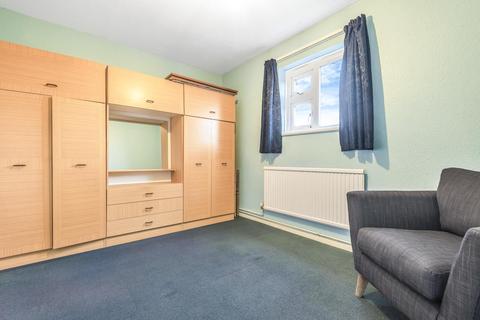 21 Green Walk, Hampton, TW12 3YG