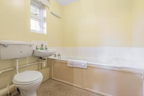 21 Green Walk, Hampton, TW12 3YG