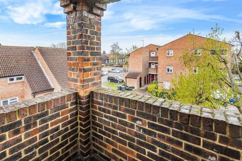21 Green Walk, Hampton, TW12 3YG
