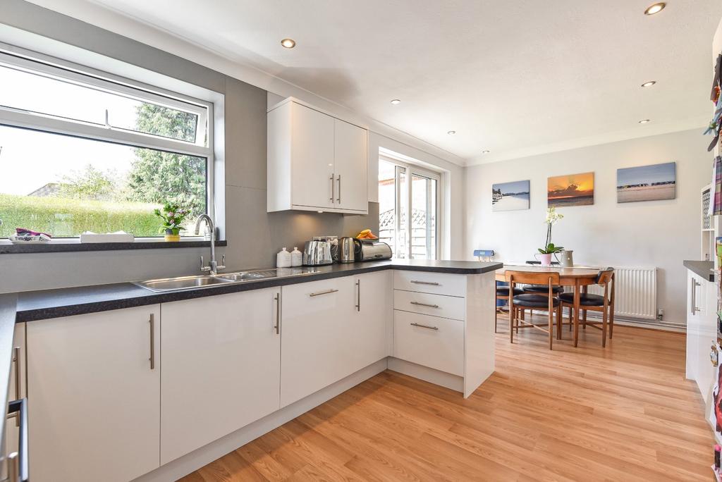 Bolle Road, Alton, Hampshire 4 bed semidetached house £485,000