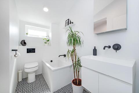 21 Berkeley Walk, London, N7 7RS