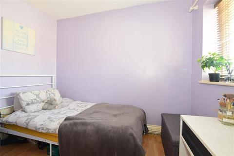 74a Cleves Way, Ashford, TN23 5DF