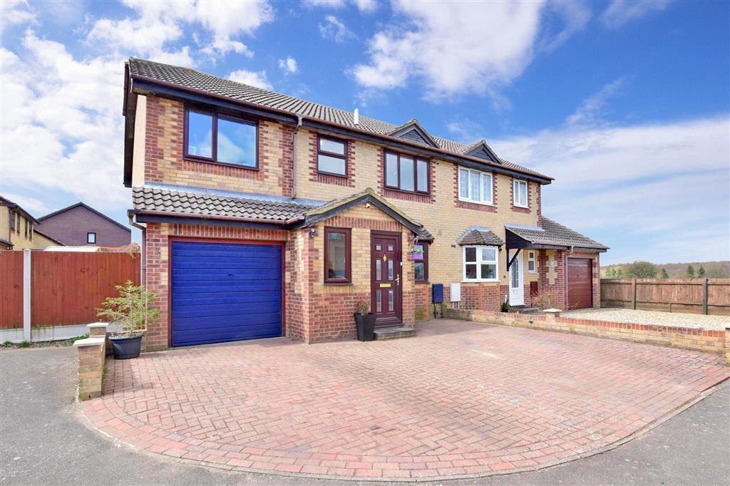 Underwood, Hawkinge, Folkestone, Kent 4 bed semidetached house £350,000