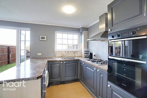 19 Calamint Road, Witham, CM8 2XT