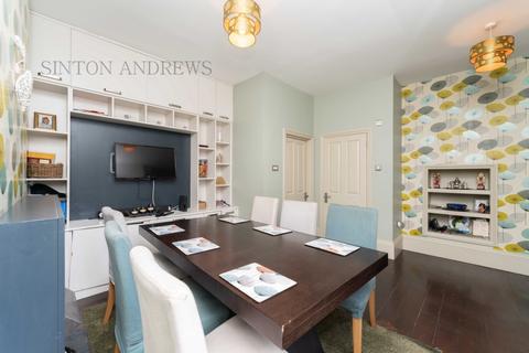 3 Drayton Gardens, London, W13 0LG