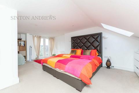 3 Drayton Gardens, London, W13 0LG