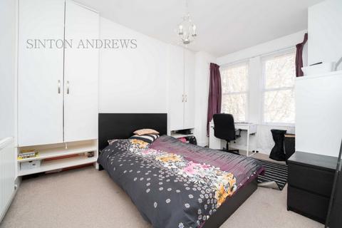 3 Drayton Gardens, London, W13 0LG