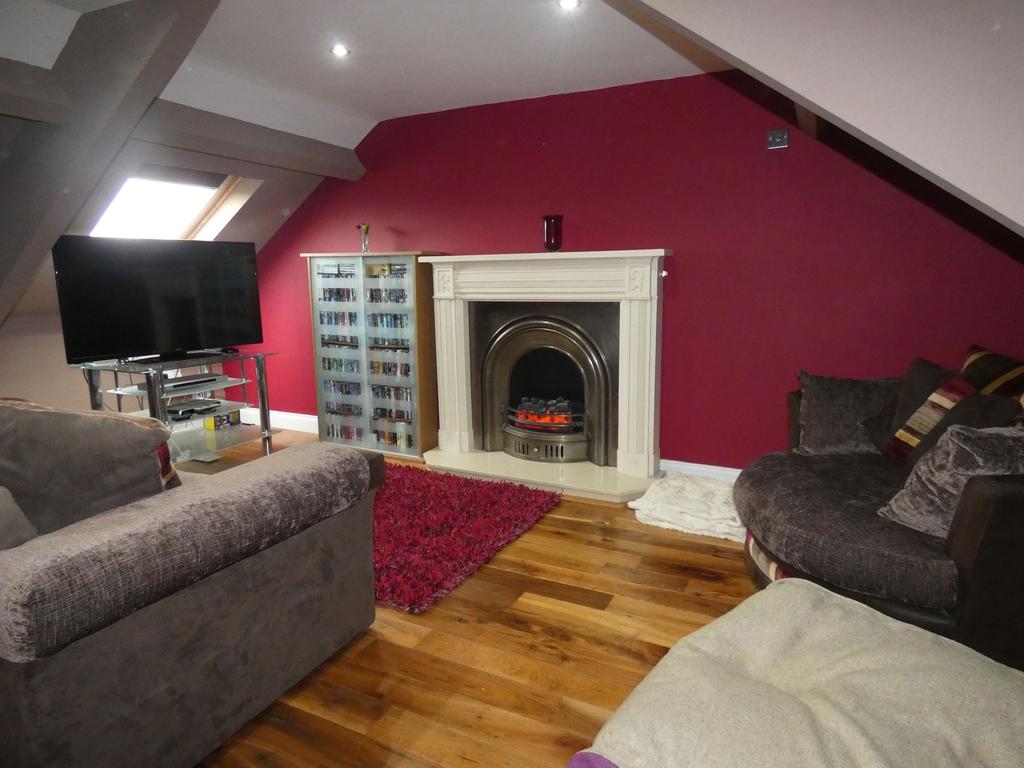 Wansbeck Road, Jarrow, Tyne and Wear... 3 bed flat £90,000