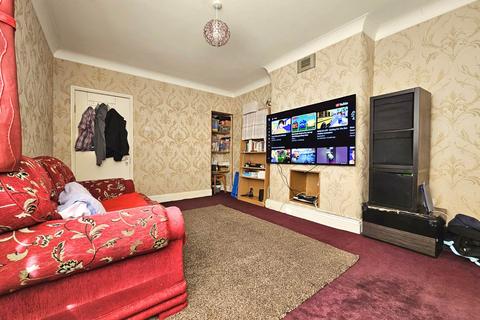 2 bedroom flat for sale, Clova Road, Forest Gate, E7