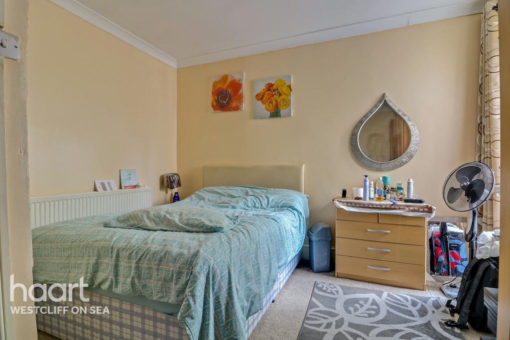 Balmoral Road, WestcliffOnSea 1 bed apartment £160,000