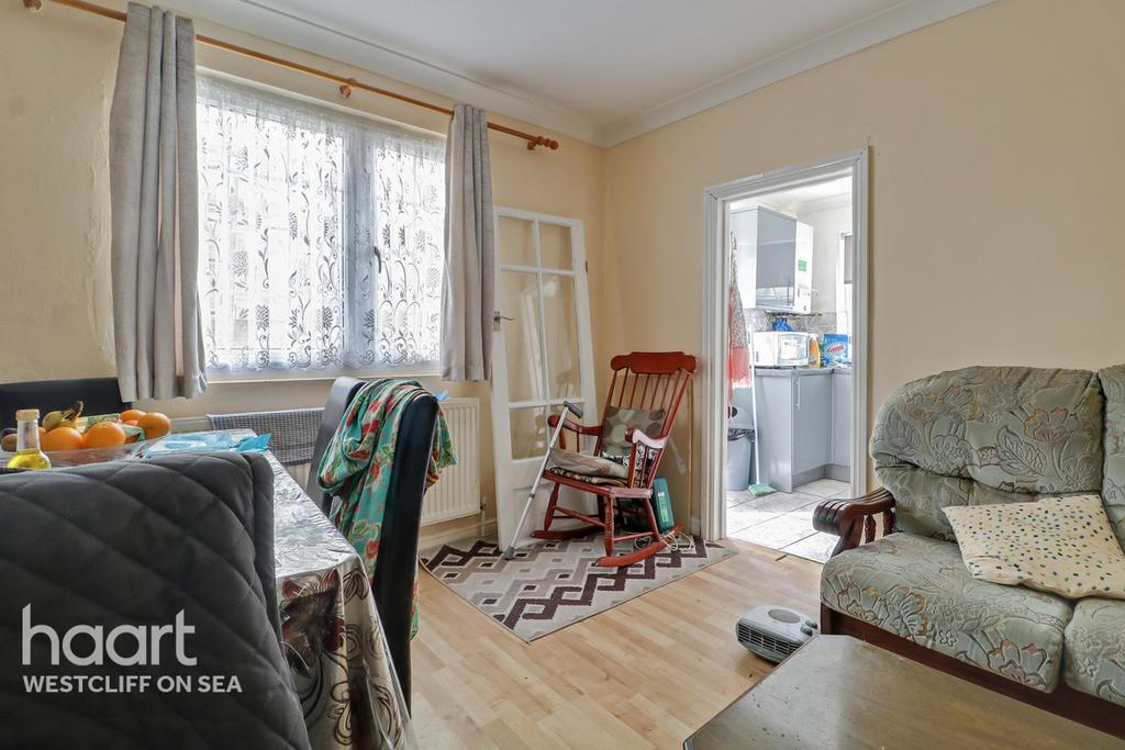 Balmoral Road, WestcliffOnSea 1 bed apartment £160,000