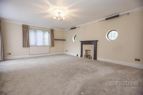 2 bedroom flat to rent, Langley Court, Raleigh Close, Hendon, NW4