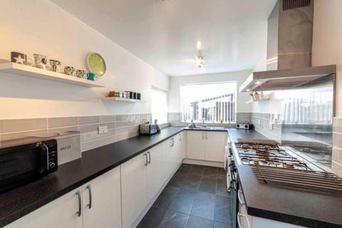 83 Lees Road, Ashton-under-lyne, OL6 8BQ
