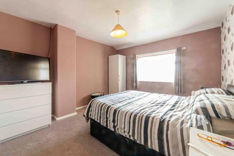 83 Lees Road, Ashton-under-lyne, OL6 8BQ