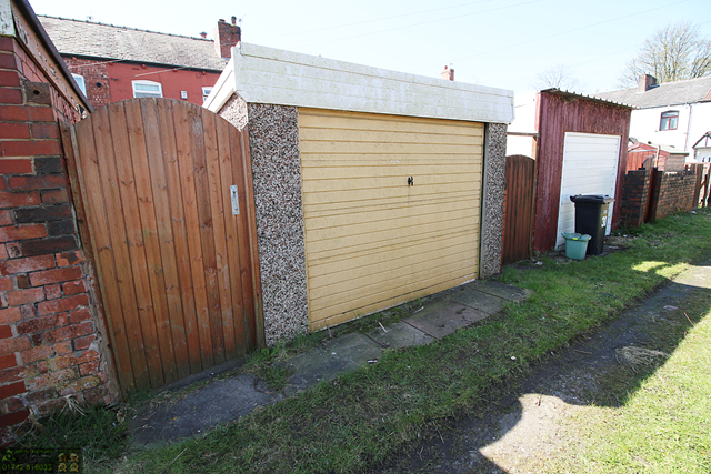 Detached garage