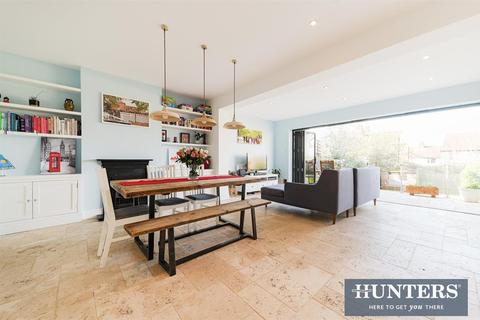 49 Hampton Road, Worcester Park, KT4 8EU