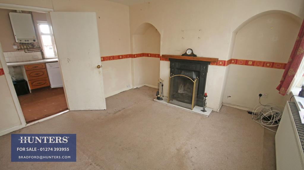 Lynfield Drive, Bradford, BD9 6DX 2 bed semidetached house £85,000