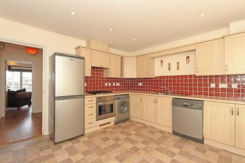 2 bedroom apartment to rent, Keating Close, Rochester, Kent, ME1
