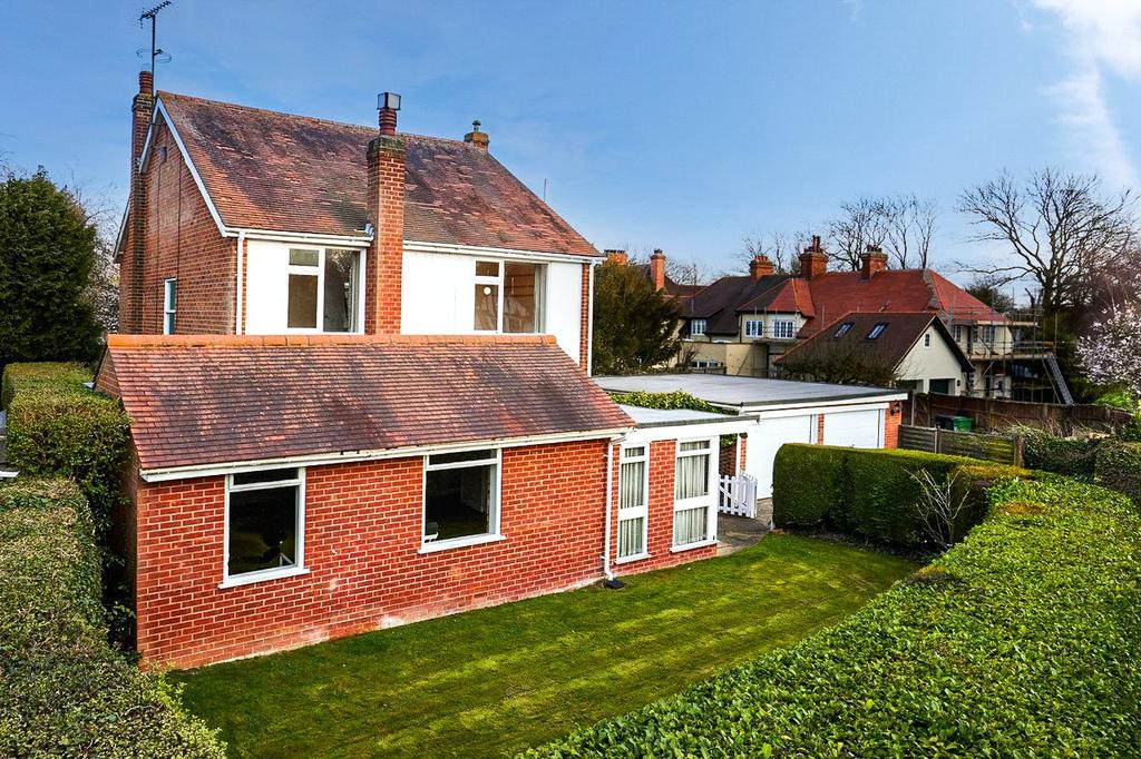 The Triangle, North Ferriby, East... 4 bed detached house £395,000