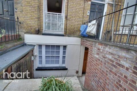 1 bedroom flat to rent, Ordnance Terrace, Chatham, ME4