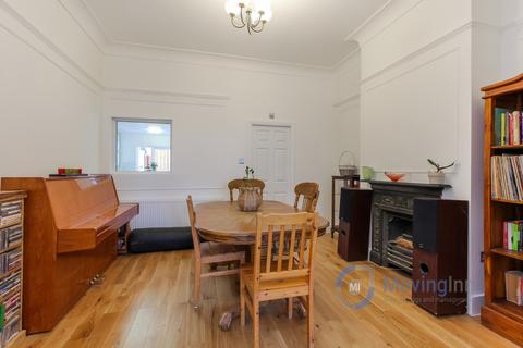 66 Whiteley Road, London, SE19 1JT
