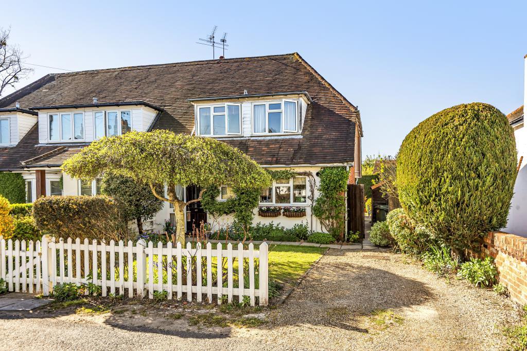 Holyport, Maidenhead, Berkshire, SL6 3 bed semidetached house £675,000