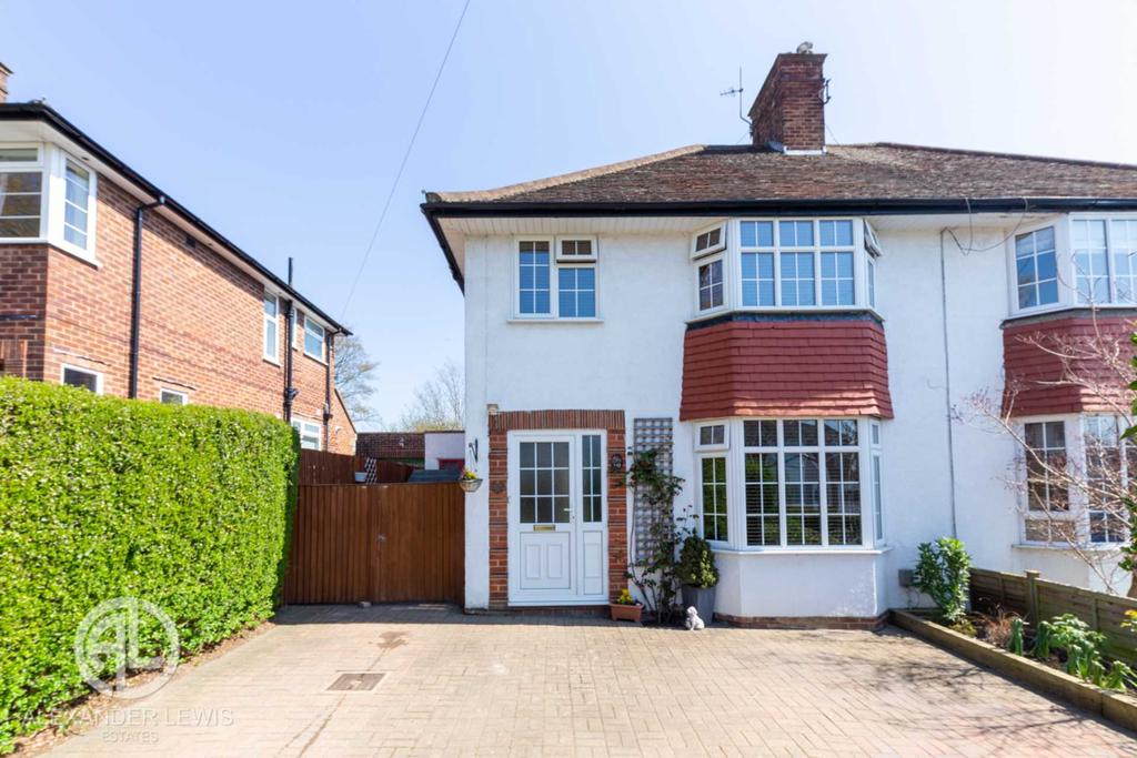 Cowslip Hill, Letchworth Garden City, SG6 4HL 3 bed semidetached house £550,000