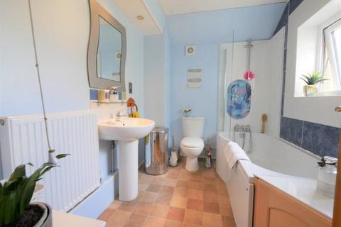 71 Burrell Road, Ipswich, IP2 8AD
