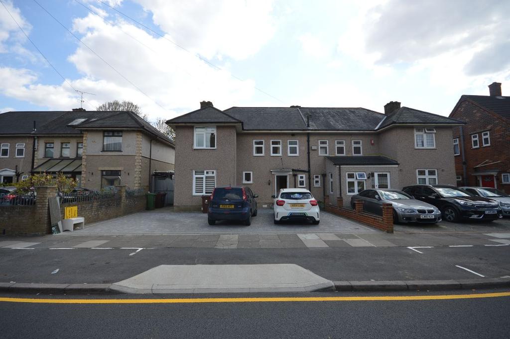 Haydon Road, Dagenham 5 bed terraced house £2,750 pcm (£635 pw)