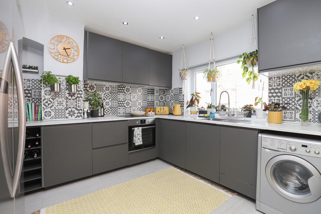 Kitchen & Dining Area