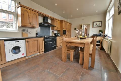 6 Ashby Road, Burton-on-trent, DE15 0LA