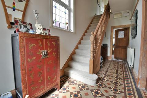 6 Ashby Road, Burton-on-trent, DE15 0LA