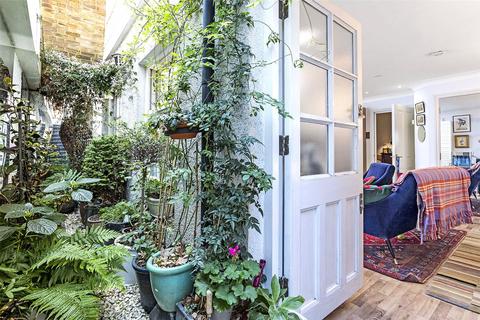 1 bedroom apartment to rent, Amwell Street, London, EC1R