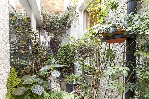 1 bedroom apartment to rent, Amwell Street, London, EC1R