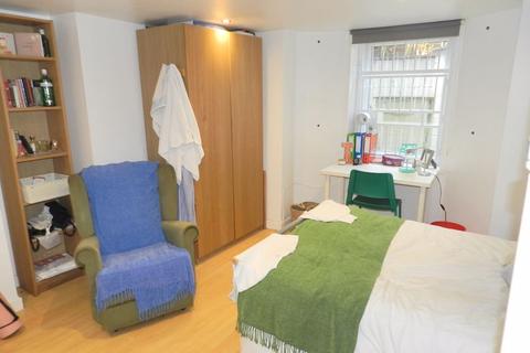 52 Cliff Mount, Leeds, LS6 2HP