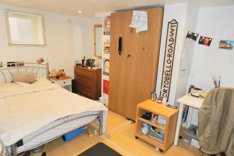 52 Cliff Mount, Leeds, LS6 2HP