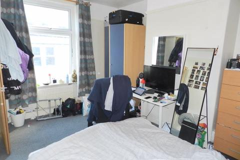 52 Cliff Mount, Leeds, LS6 2HP
