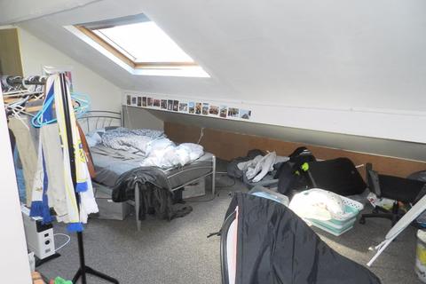 52 Cliff Mount, Leeds, LS6 2HP